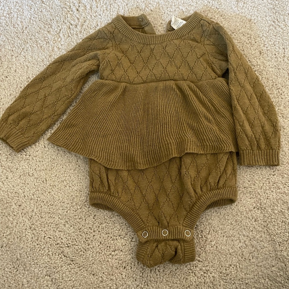 Kate Quinn knitted onsie. 6-12M